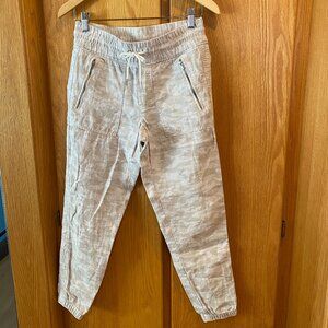 Athleta Cabo Tide Jogger Size 0 Color Camo (grey/white)